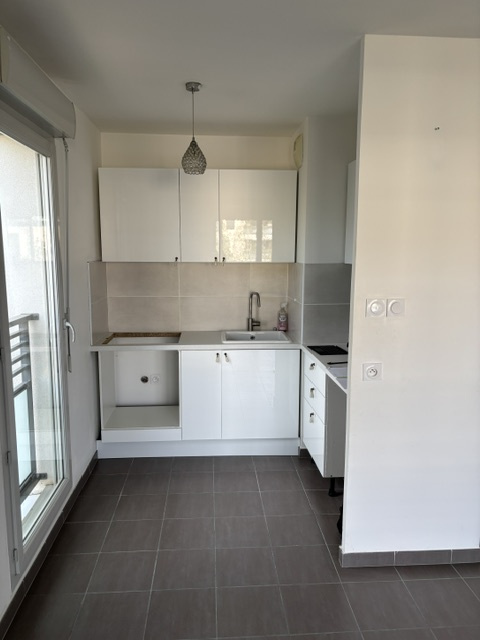 Photo du bien immobilier ancien Meyzieu Centre   T3 récent avec grand balcon et garage